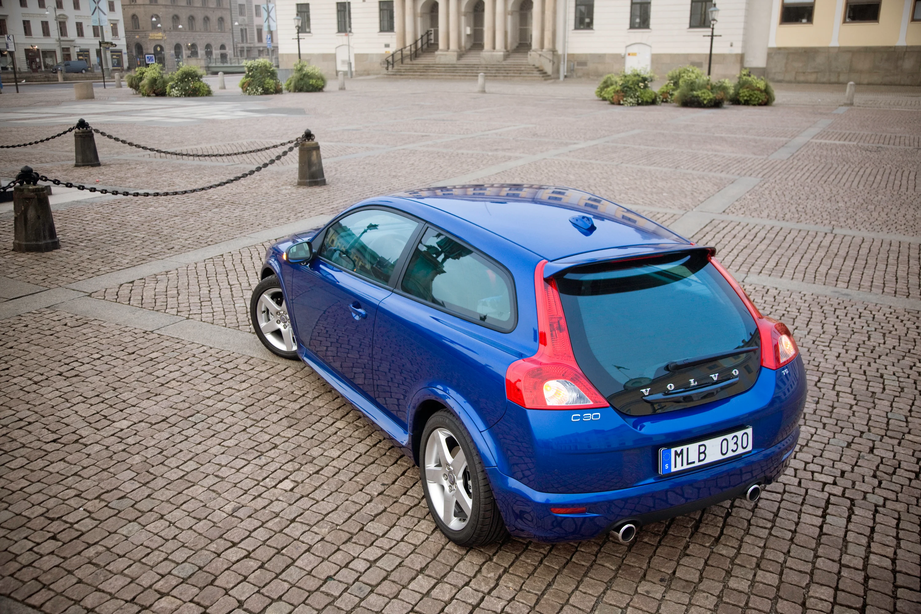 Rear of the Volvo C30 T5 - Iconic glass tailgate