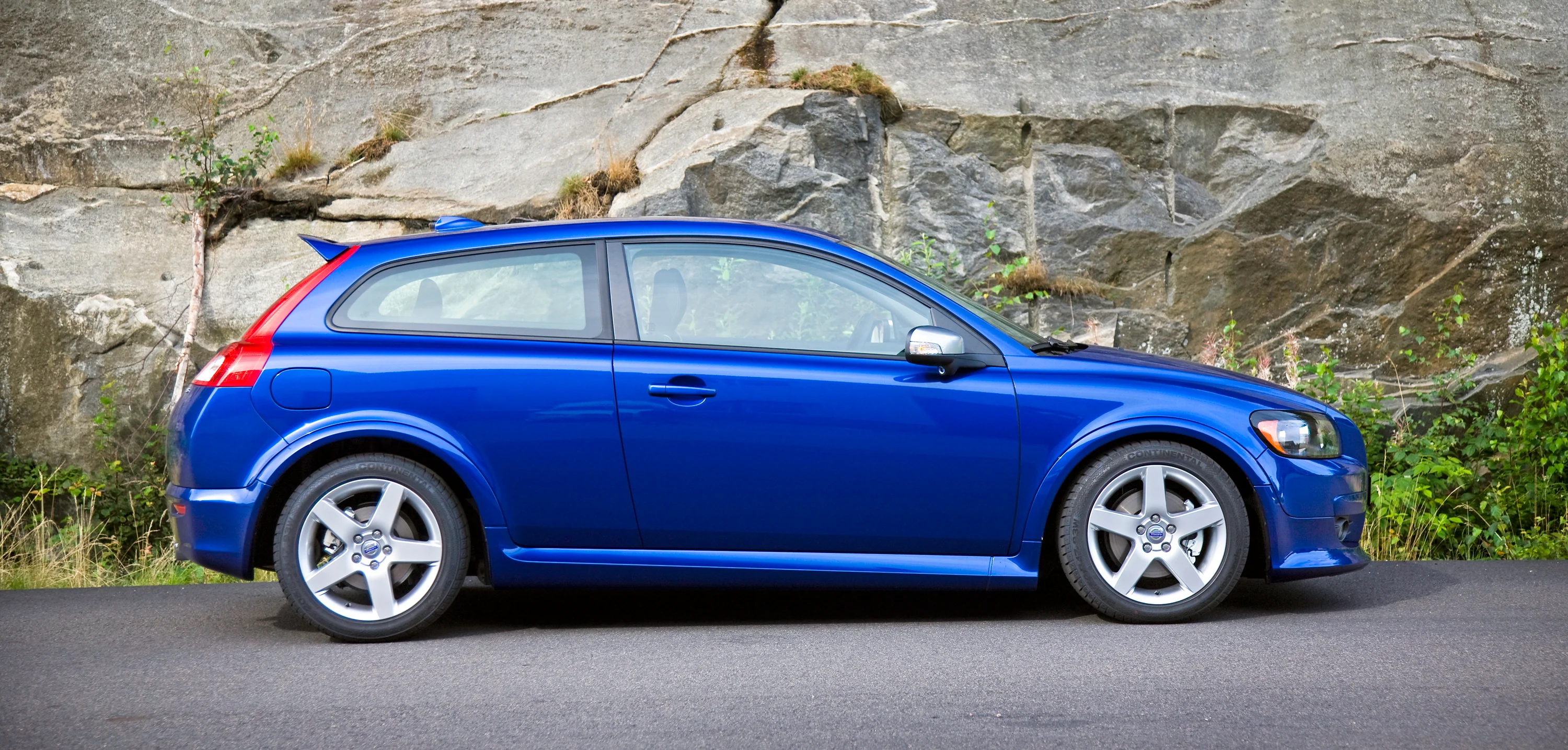 Profile of the Volvo C30 T5 - Mini GT Coupe