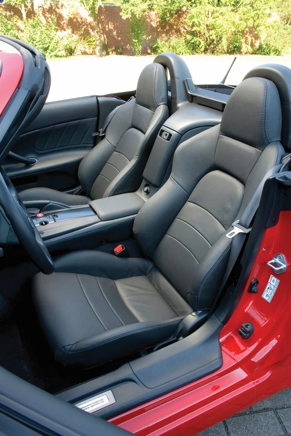 Sports bucket seats of the Honda S2000