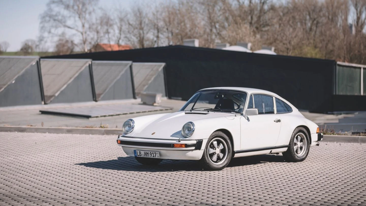 Porsche 911 Carrera 3.0 exterior