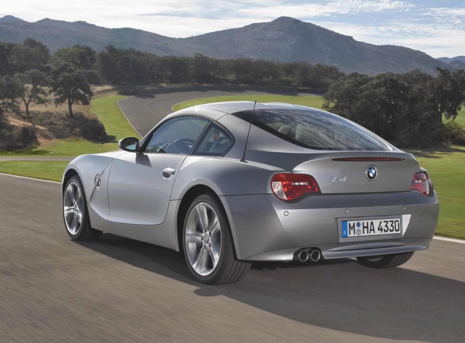 BMW Z4 3.0 SI - The Perfect Balance Between Sportiness and Elegance