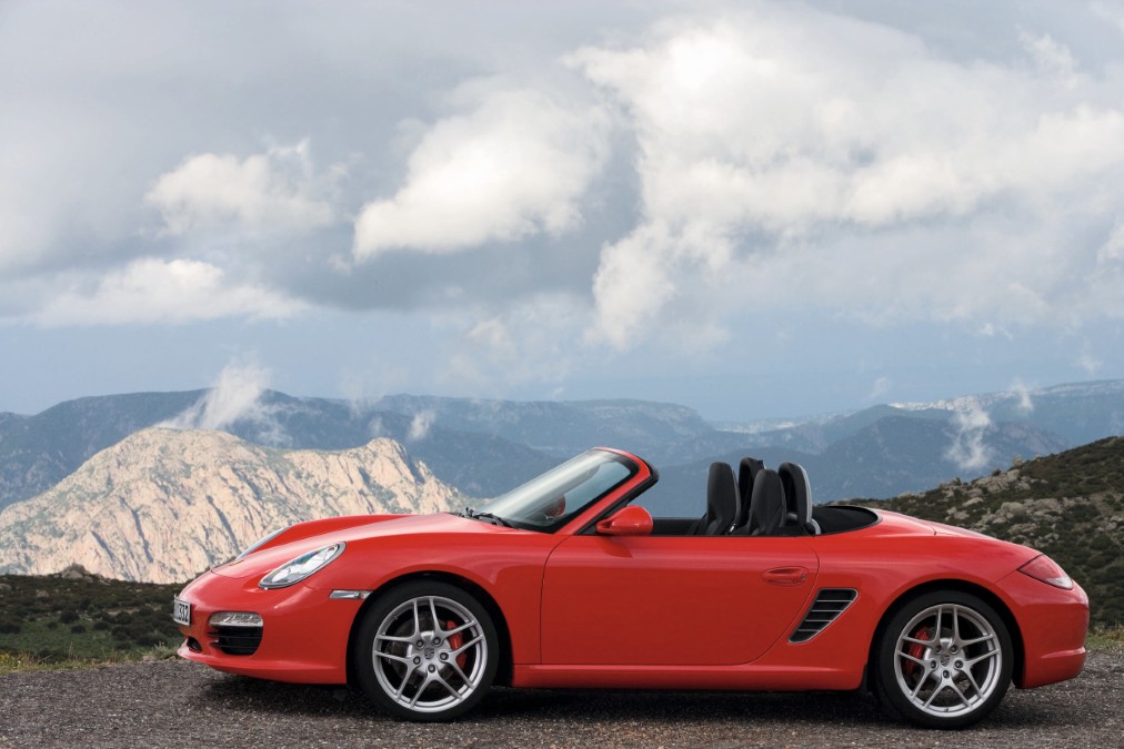 Profile view of the Porsche Boxster S 987.2 Roadster