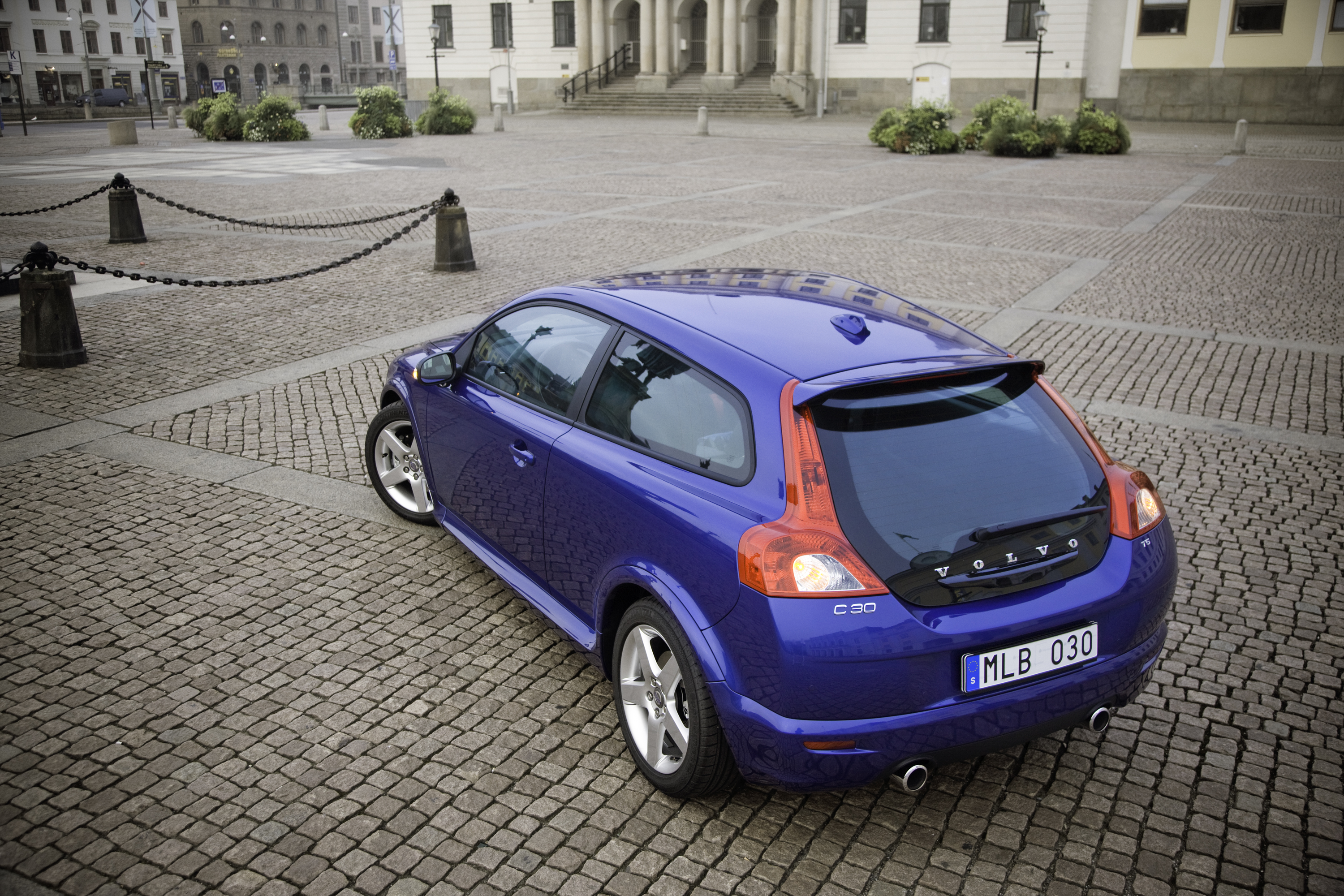 Rear of the Volvo C30 T5 - Iconic glass tailgate