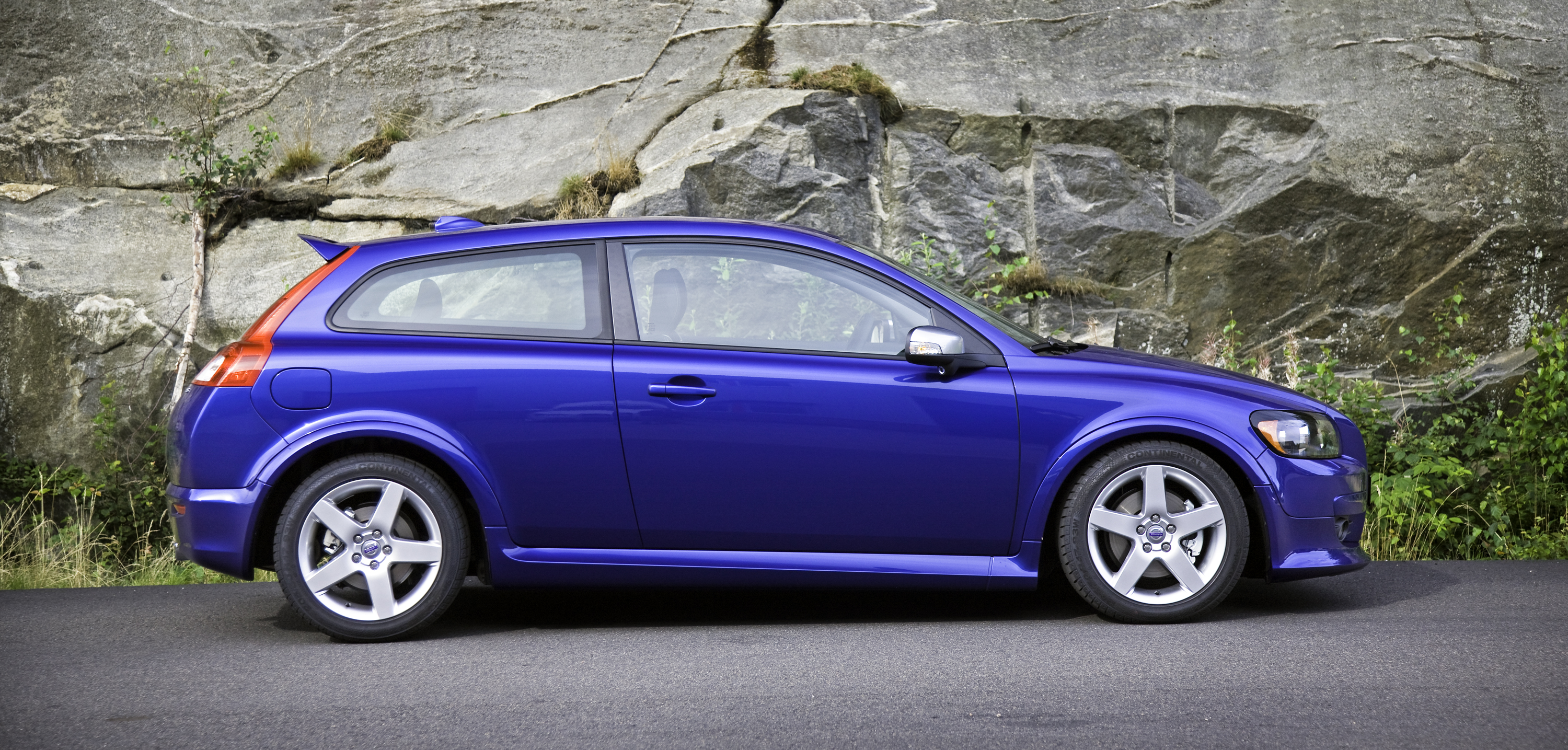 Profile of the Volvo C30 T5 - Mini GT Coupe