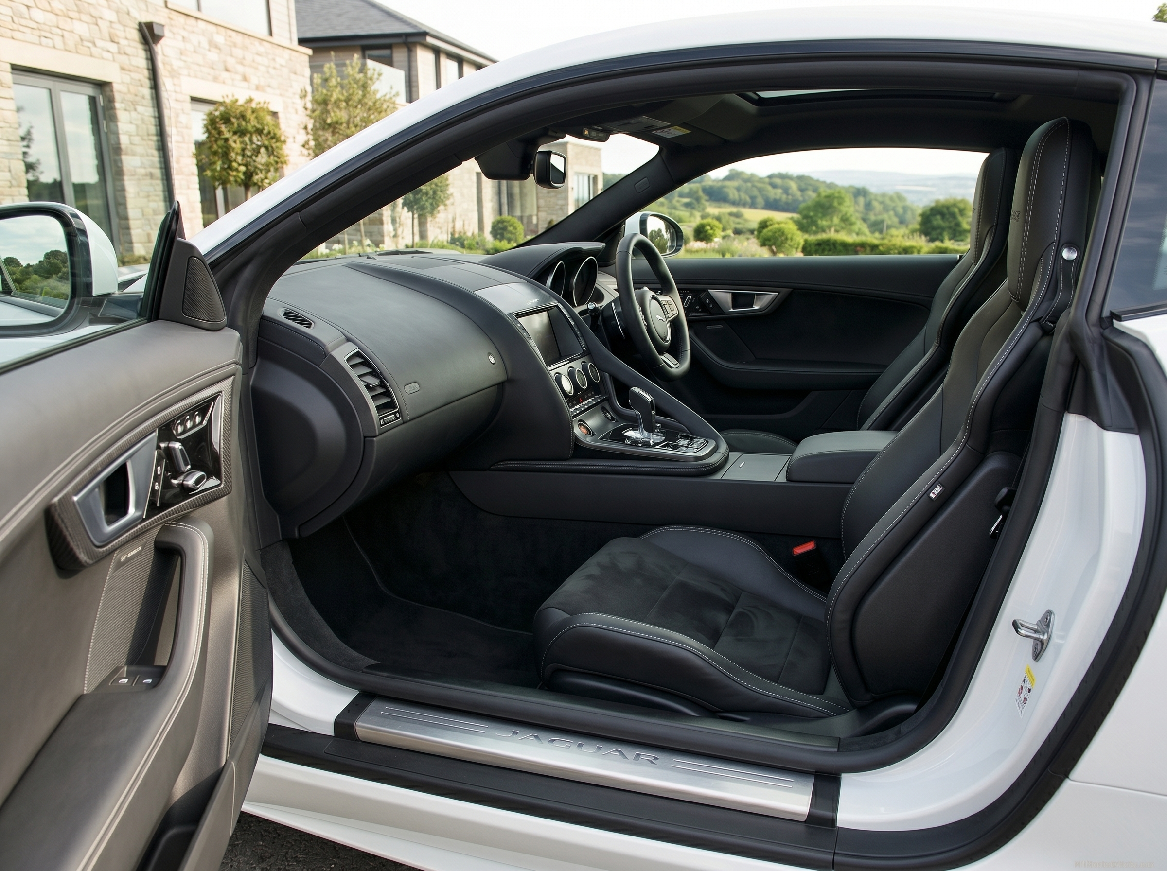 Jaguar F-Type V8 RWD Interior