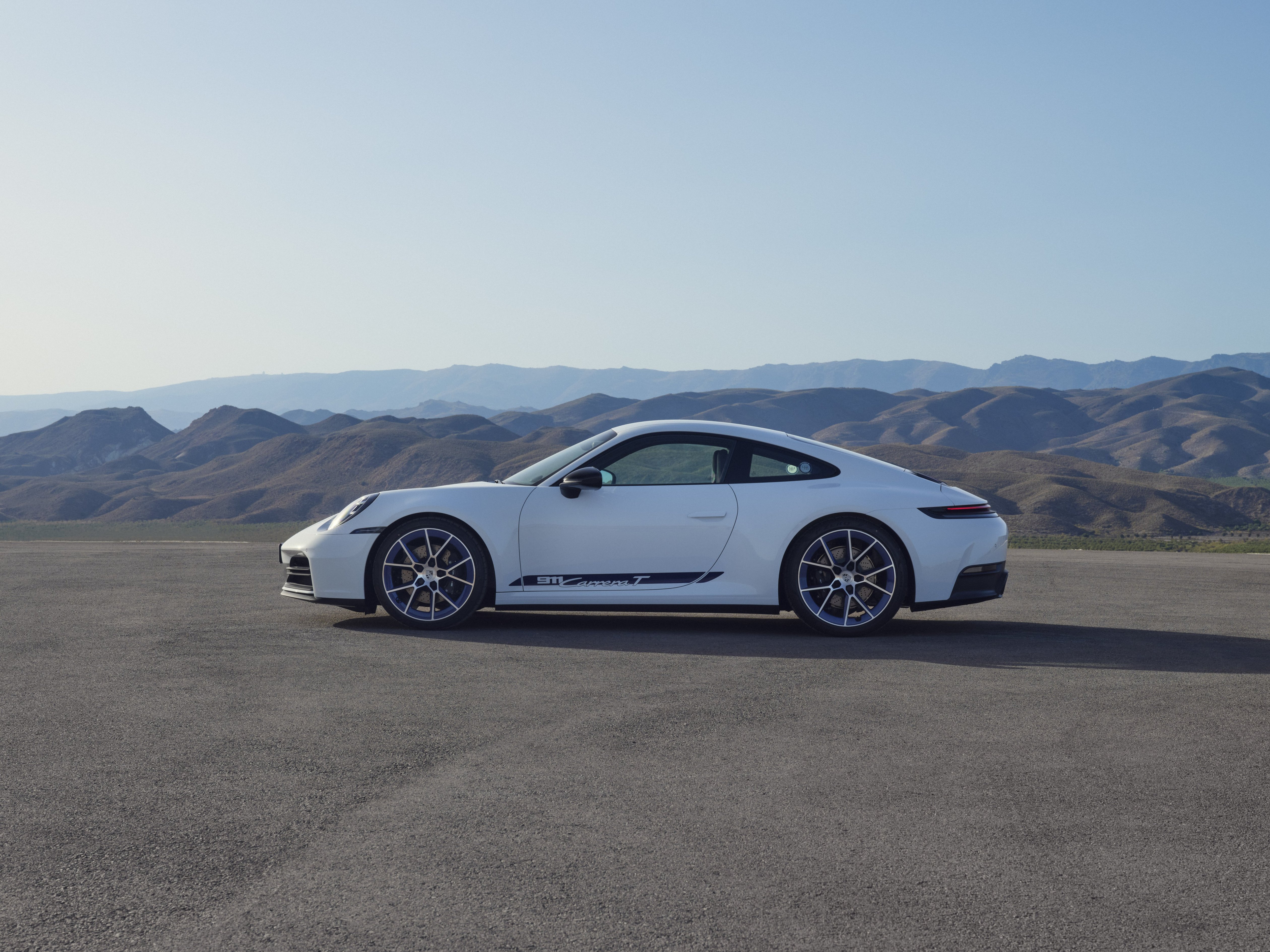 Porsche 911 992.2 Carrera T profile view
