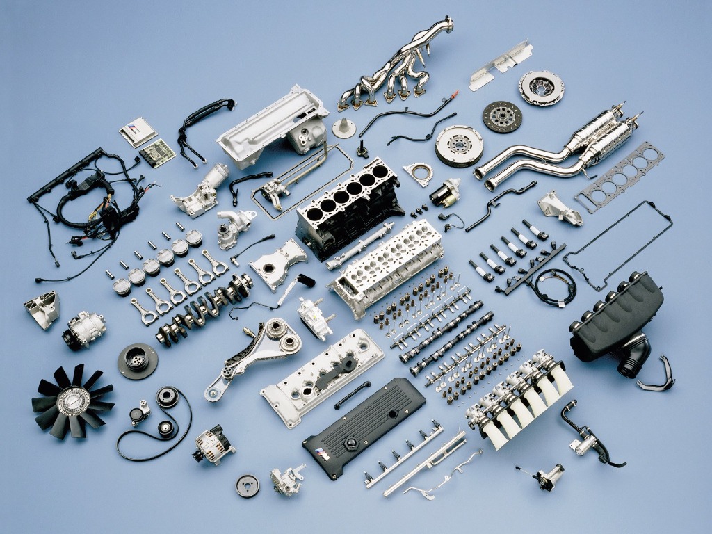 Exploded view of the S54 engine components